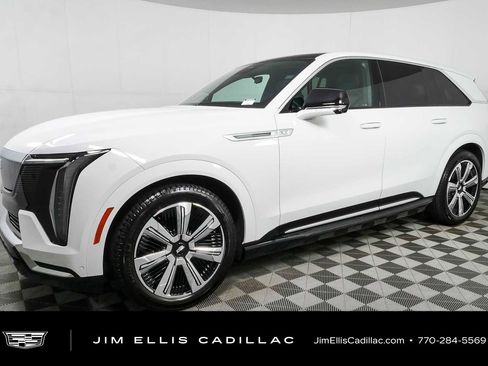 Certified 2025 Cadillac Escalade IQ Luxury 2 w/ LPO, Premium Carpet Package AWD/4WD image 28