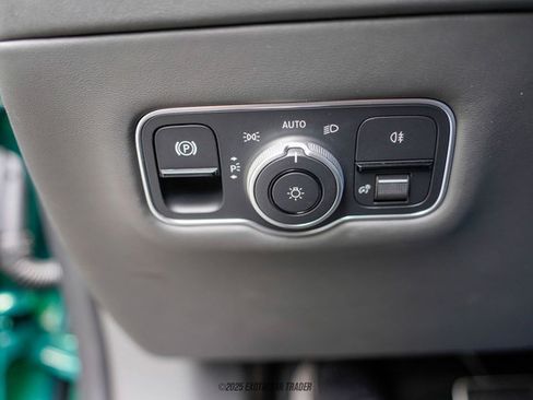 Used 2025 Aston Martin DB12 Coupe image 39