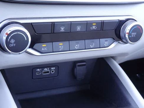 Used 2025 Nissan Altima 2.5 SV FWD image 25