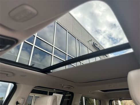 Used 2022 Jeep Wagoneer Series III w/ Premium Group I image 23