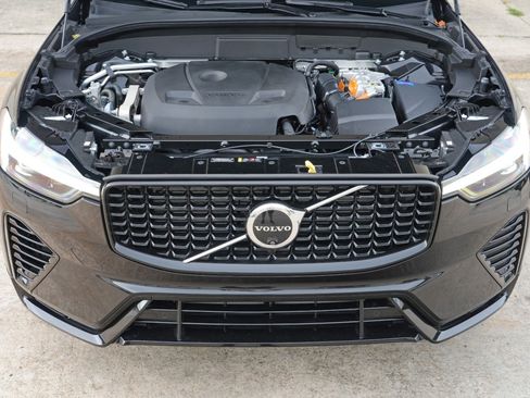 Used 2025 Volvo XC60 T8 Plus w/ Protection Package Premier AWD/4WD image 8