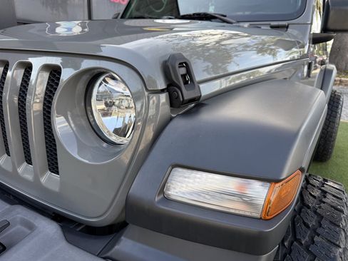 Used 2019 Jeep Wrangler Sport AWD/4WD image 9