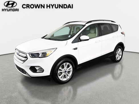 Used 2018 Ford Escape SE image 1