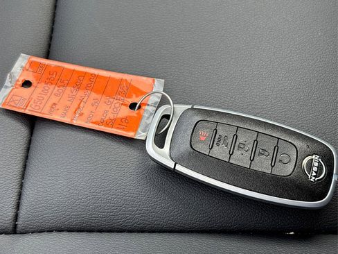 Certified 2025 Nissan Murano SV image 35