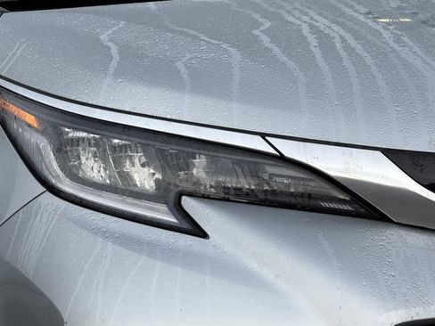 Used 2023 Toyota Sienna XSE image 10