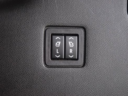 Used 2023 Chevrolet Traverse High Country w/ LPO, Cargo Package AWD/4WD image 24