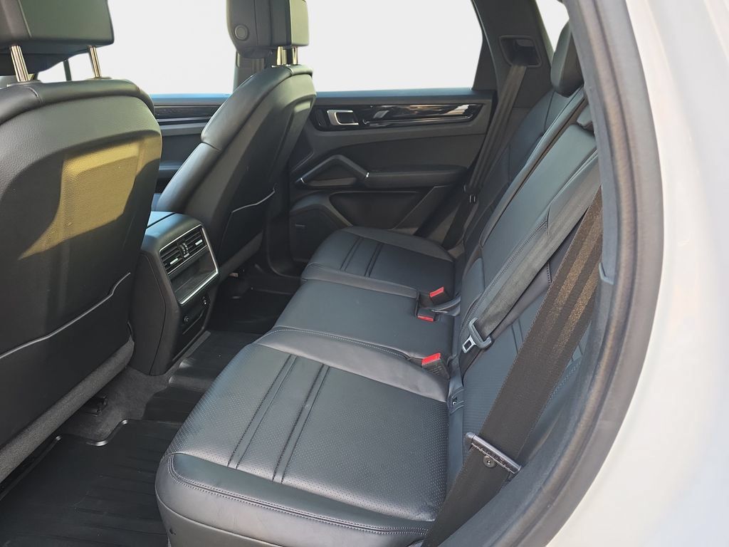 Used 2023 Porsche Cayenne AWD/4WD image 17