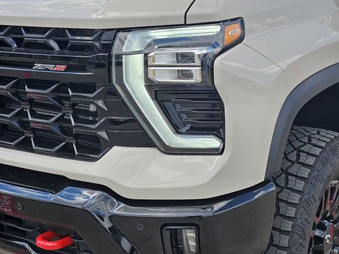 New 2026 Chevrolet Silverado 2500 ZR2 AWD/4WD image 10