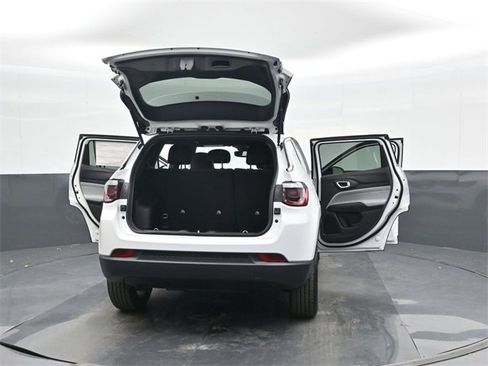 Used 2025 Jeep Compass Sport image 44