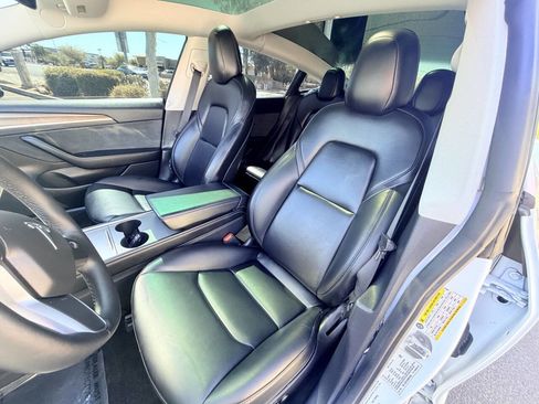 Used 2021 Tesla Model 3 Standard Range Plus image 8