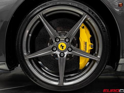 Used 2014 Ferrari 458 Italia Coupe RWD image 23