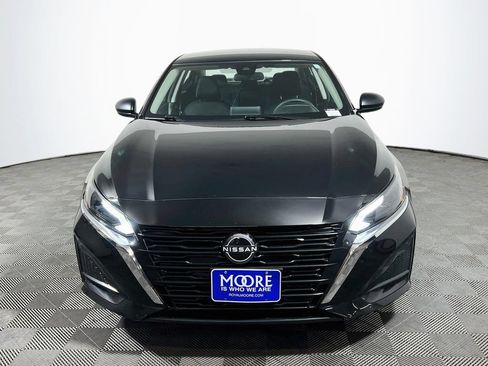Used 2025 Nissan Altima 2.5 SV FWD image 2