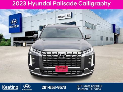 Used 2023 Hyundai Palisade Calligraphy image 2
