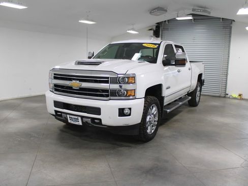 Used 2019 Chevrolet Silverado 2500 High Country w/ Duramax Plus Package image 4