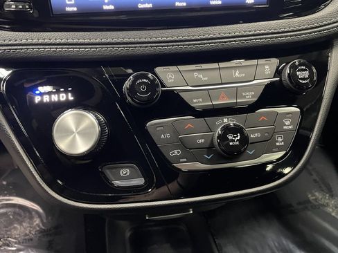 New 2027 Chrysler Pacifica Select FWD image 15