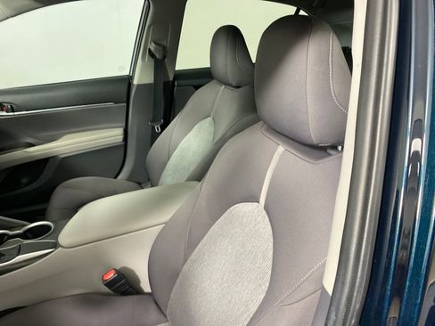 Used 2021 Toyota Camry LE image 9