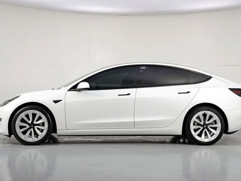 Used 2023 Tesla Model 3 Standard Range image 9