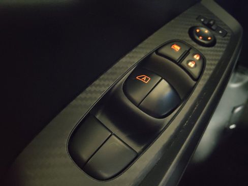 Used 2025 Nissan Sentra SV FWD image 27