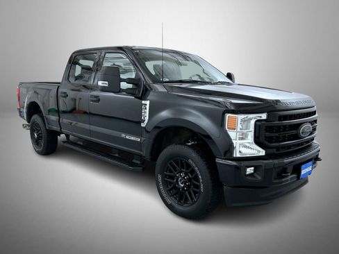 Used 2022 Ford F250 XLT w/ Black Appearance Package image 3