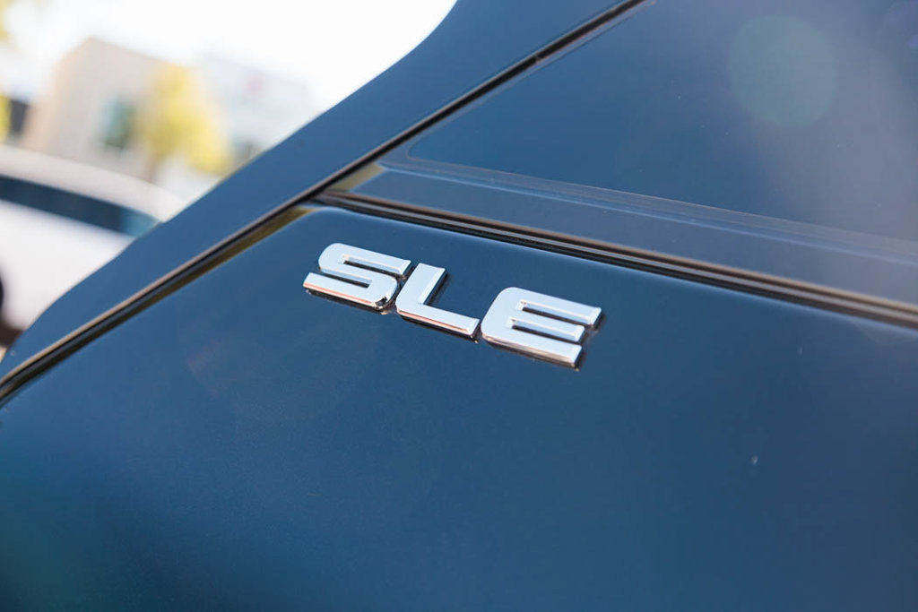 Used 2021 GMC Terrain SLE w/ Driver Convenience Package FWD image 6