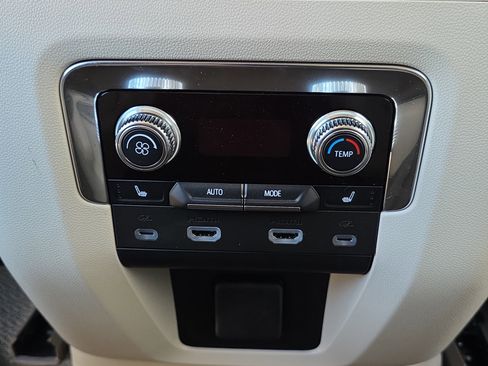 Used 2024 GMC Yukon Denali w/ Denali Reserve Package image 37