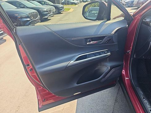 Used 2022 Toyota Venza XLE AWD/4WD image 9