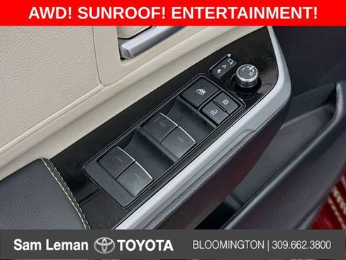 Used 2025 Toyota Sienna Platinum image 18
