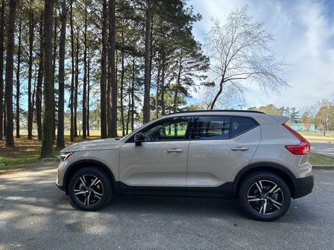New 2026 Volvo XC40 B4 Core image 9