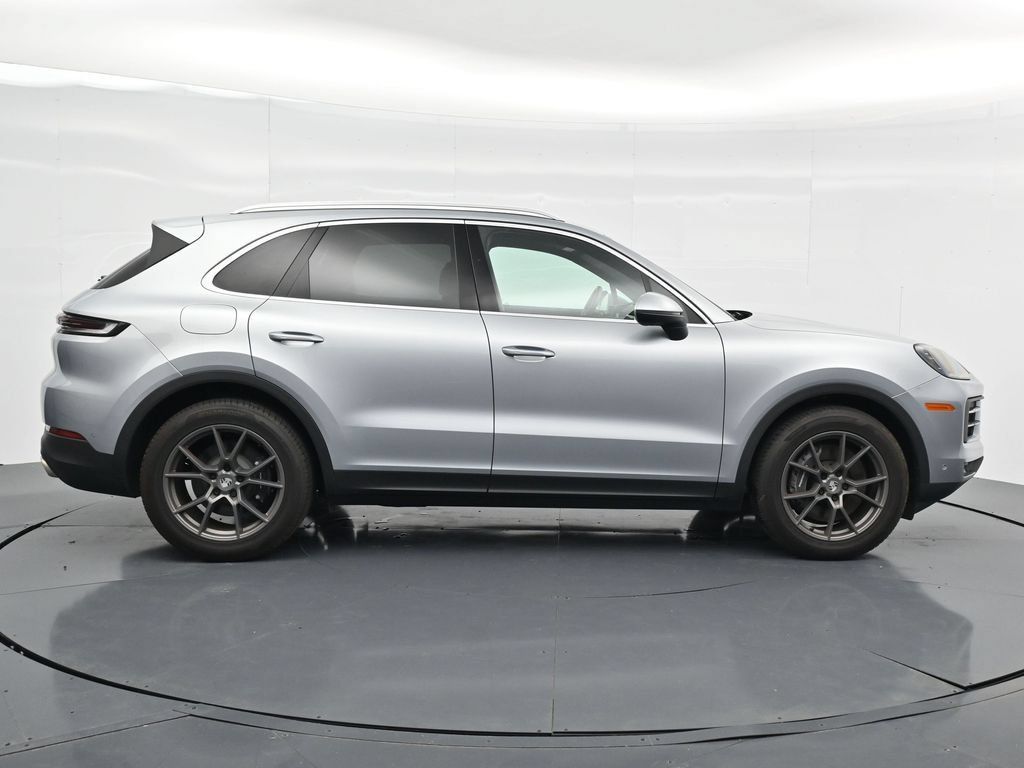 Certified 2025 Porsche Cayenne AWD/4WD image 8