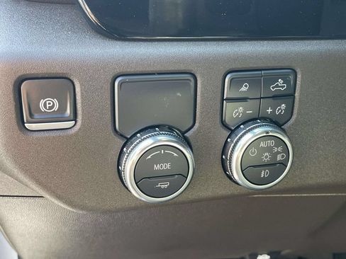 Used 2025 GMC Sierra 1500 SLT RWD image 19