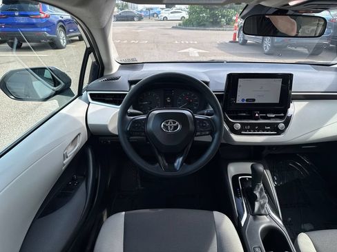 Used 2025 Toyota Corolla LE w/ Convenience Package FWD image 11