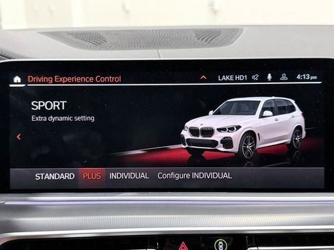 Used 2022 BMW X5 xDrive40i w/ M Sport Package AWD/4WD image 3