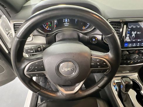 Used 2022 Jeep Grand Cherokee Laredo X image 11