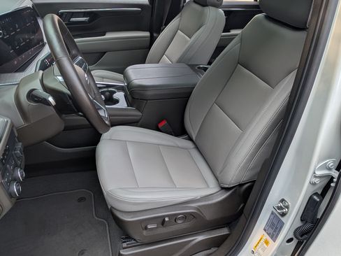 Used 2025 Chevrolet Tahoe Z71 w/ Comfort Package AWD/4WD image 19