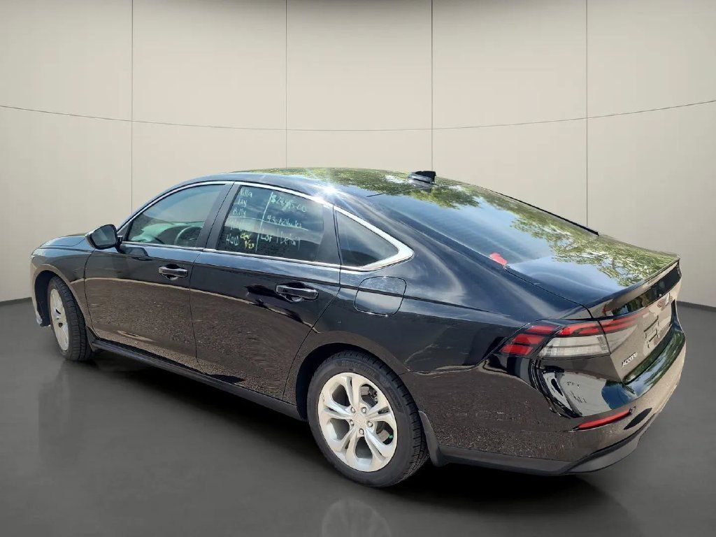 Used 2023 Honda Accord LX image 5