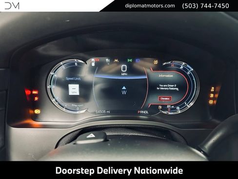 Used 2017 Cadillac Escalade ESV Platinum AWD/4WD image 38