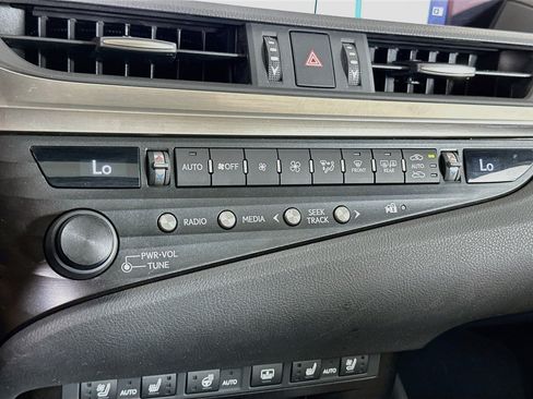 Used 2019 Lexus ES 300h Ultra Luxury FWD image 24