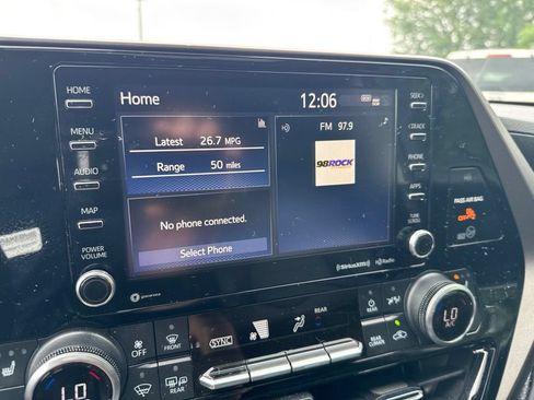 Used 2022 Toyota Highlander XLE AWD/4WD image 18