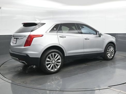 Used 2017 Cadillac XT5 Platinum w/ Driver Assist Package AWD/4WD image 3