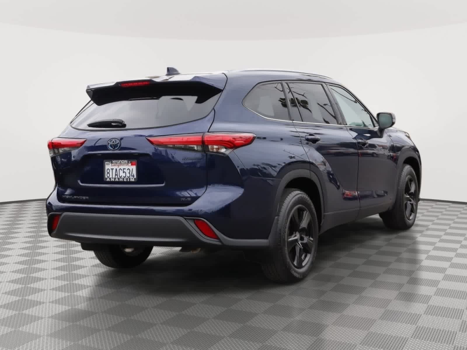 Used 2021 Toyota Highlander XLE AWD/4WD image 7