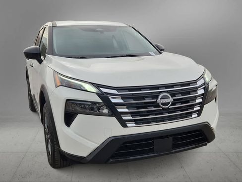 Used 2024 Nissan Rogue S image 3