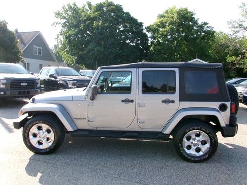 Used 2015 Jeep Wrangler Unlimited Sahara w/ Connectivity Group image 8