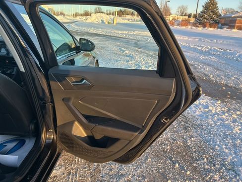 Used 2024 Volkswagen Jetta SE w/ Panoramic Sunroof Package image 22