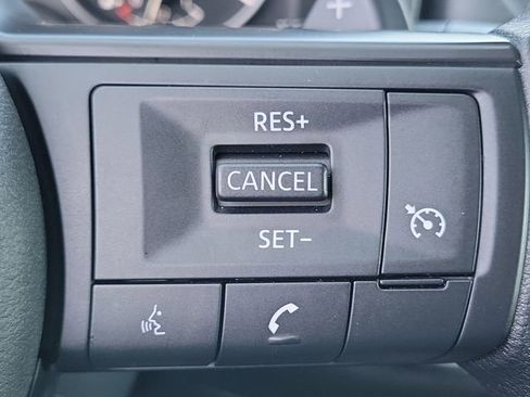 Used 2024 Nissan Rogue S FWD image 9