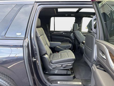Used 2024 Cadillac Escalade ESV Sport Platinum image 16