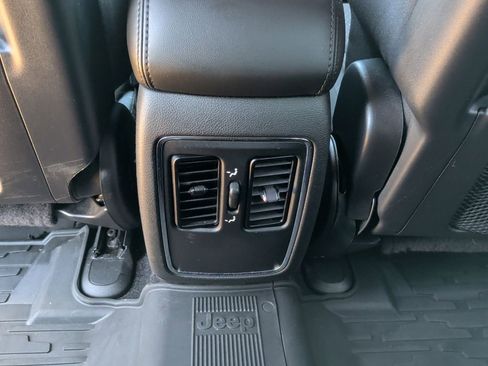 Used 2021 Jeep Grand Cherokee Laredo RWD image 35