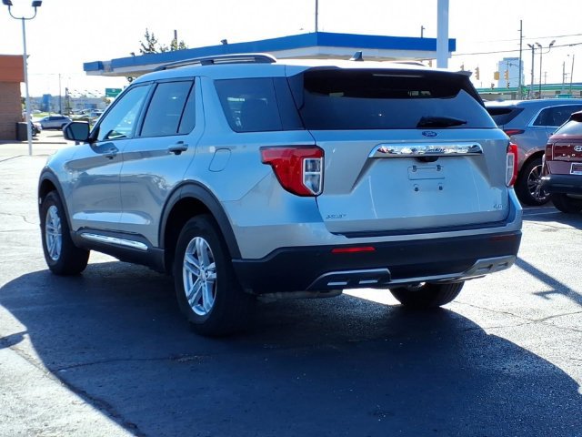 Used 2023 Ford Explorer XLT w/ Equipment Group 202A AWD/4WD image 7