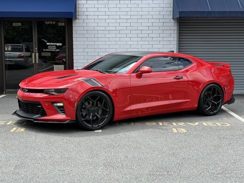 Used 2016 Chevrolet Camaro SS RWD image 1