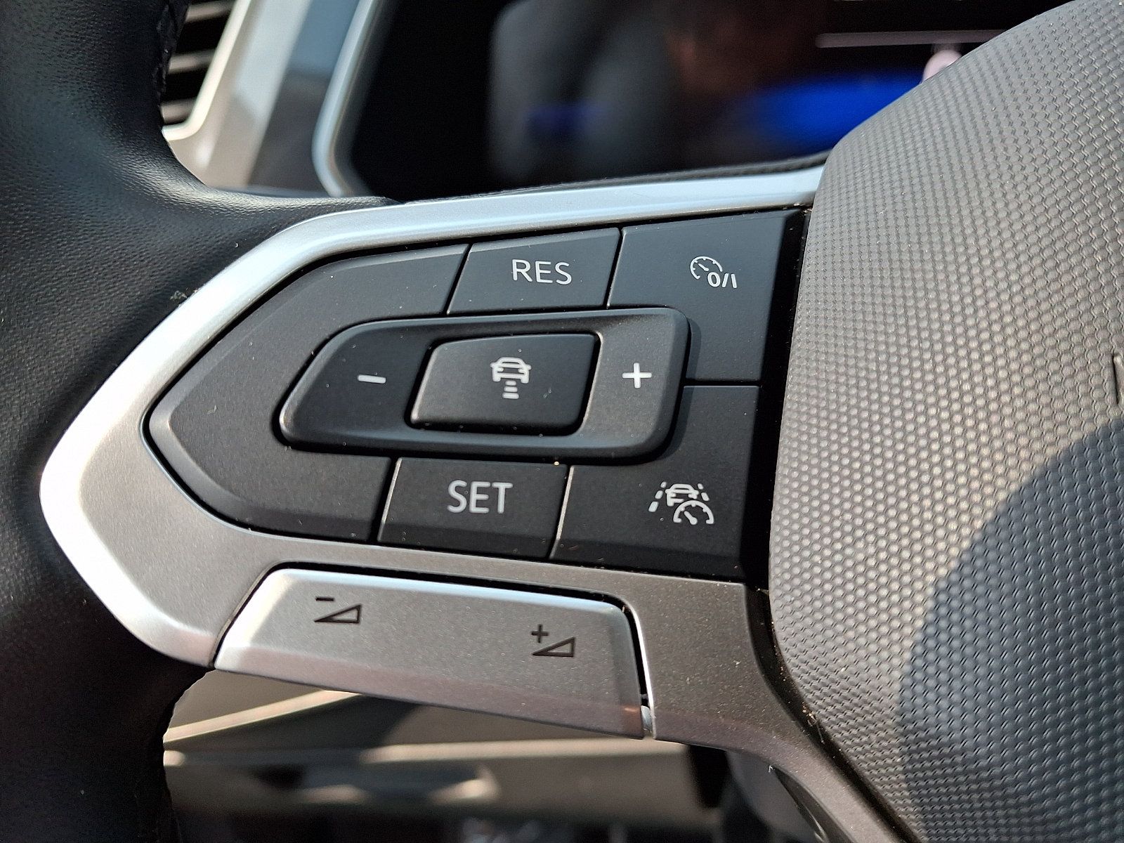 Used 2024 Volkswagen Tiguan Wolfsburg Edition FWD image 21