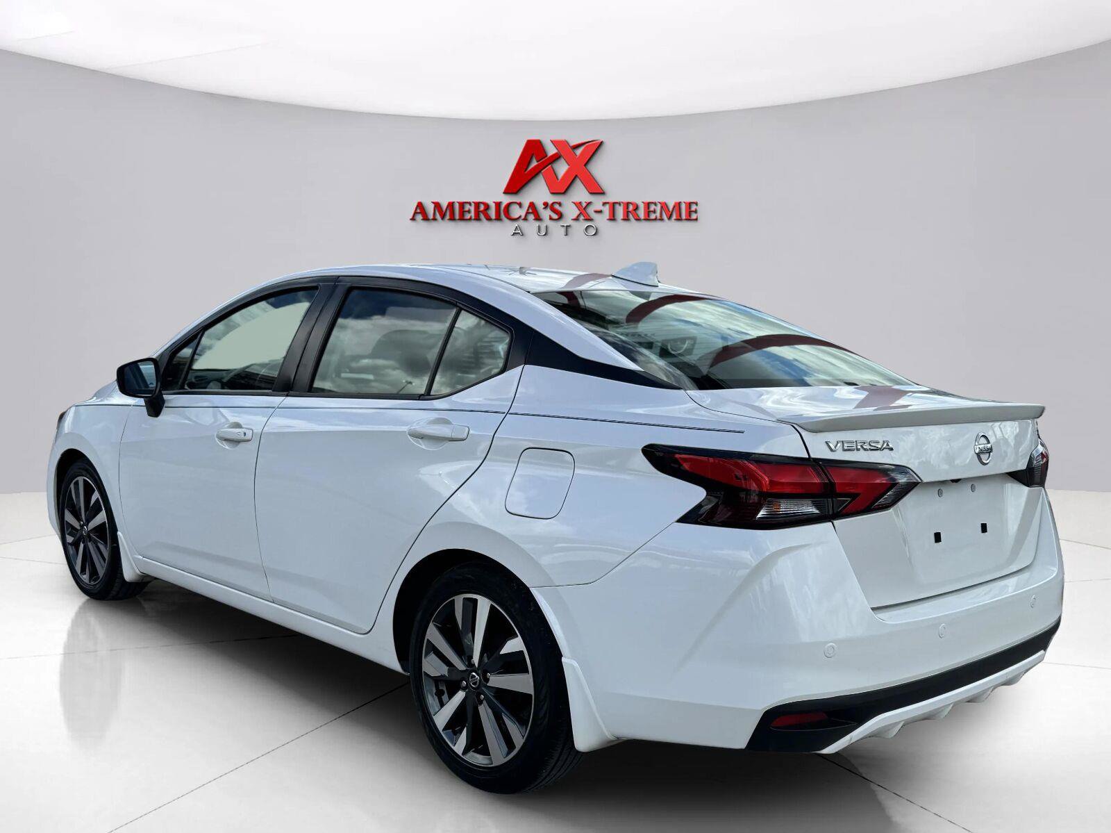 Used 2021 Nissan Versa SR w/ Convenience Package FWD image 3